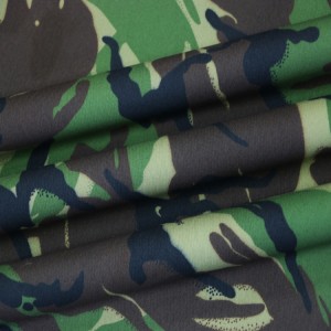 Poly/Cotton Twill Woodland Camouflage Fabric Para sa Army