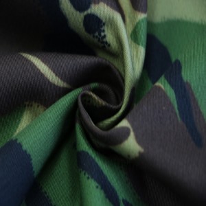 Poly/Cotton Twill Woodland Camouflage Fabric Para sa Army