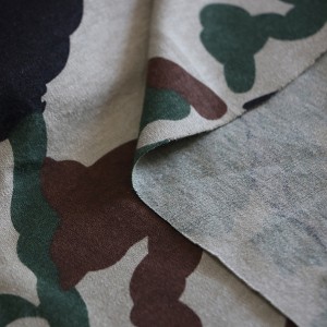 Material da camiseta militar