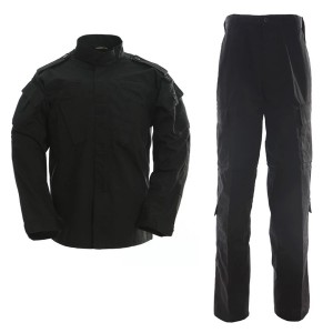 Uniforme militar negro